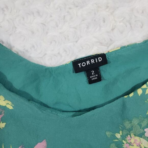 Torrid size 2 green floral top - Picture 5 of 7
